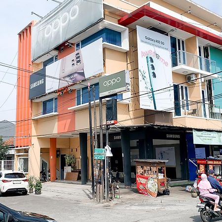 Karins Guesthouse Syariah Redpartner Бандунг Экстерьер фото
