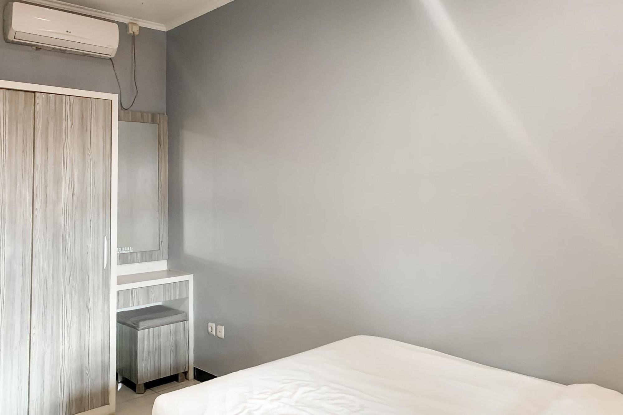 Karins Guesthouse Syariah Redpartner Бандунг Экстерьер фото