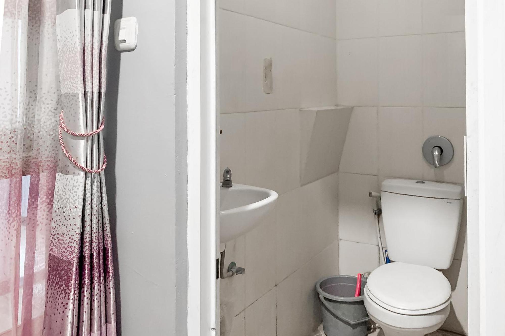 Karins Guesthouse Syariah Redpartner Бандунг Экстерьер фото
