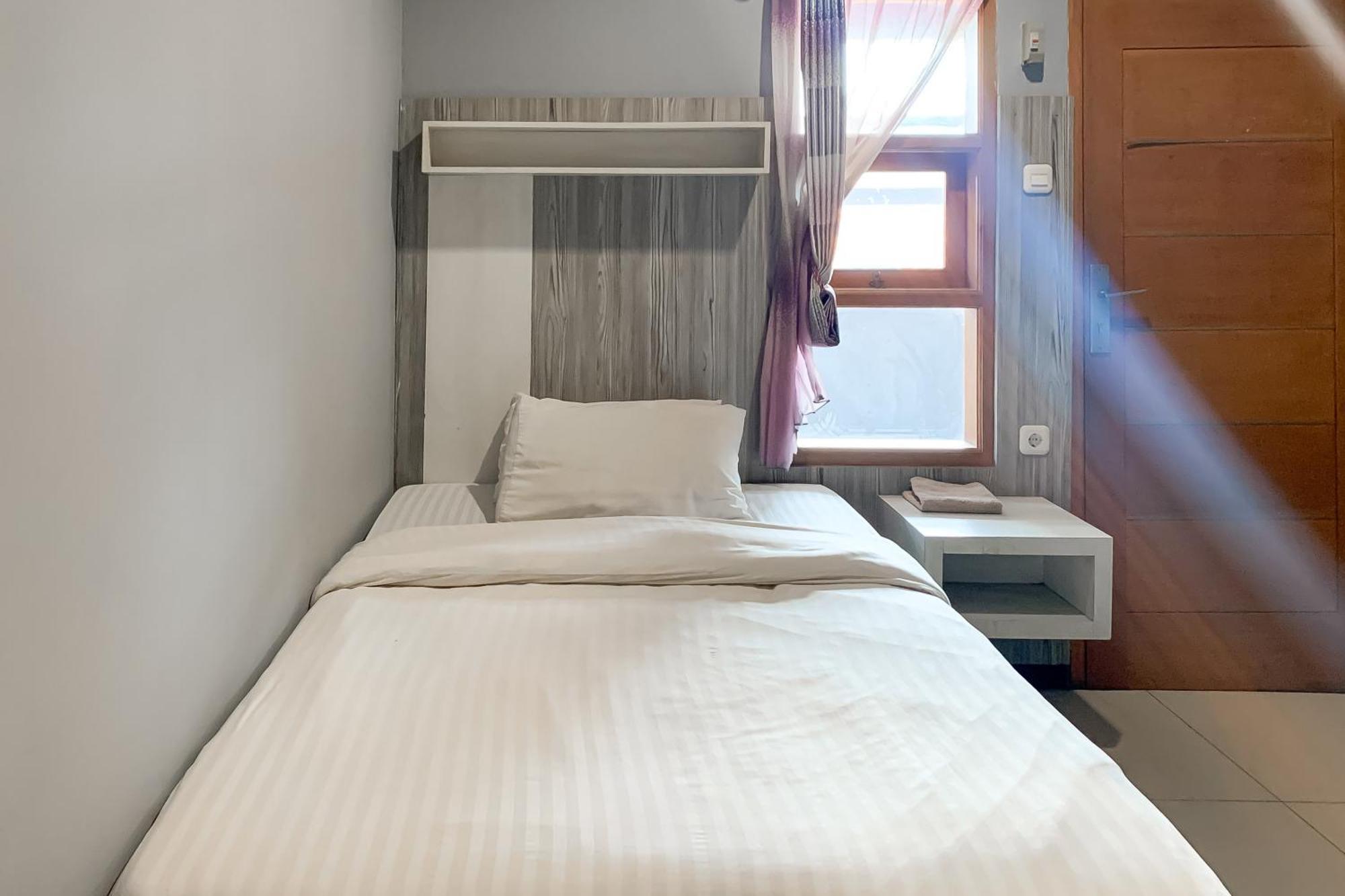 Karins Guesthouse Syariah Redpartner Бандунг Экстерьер фото