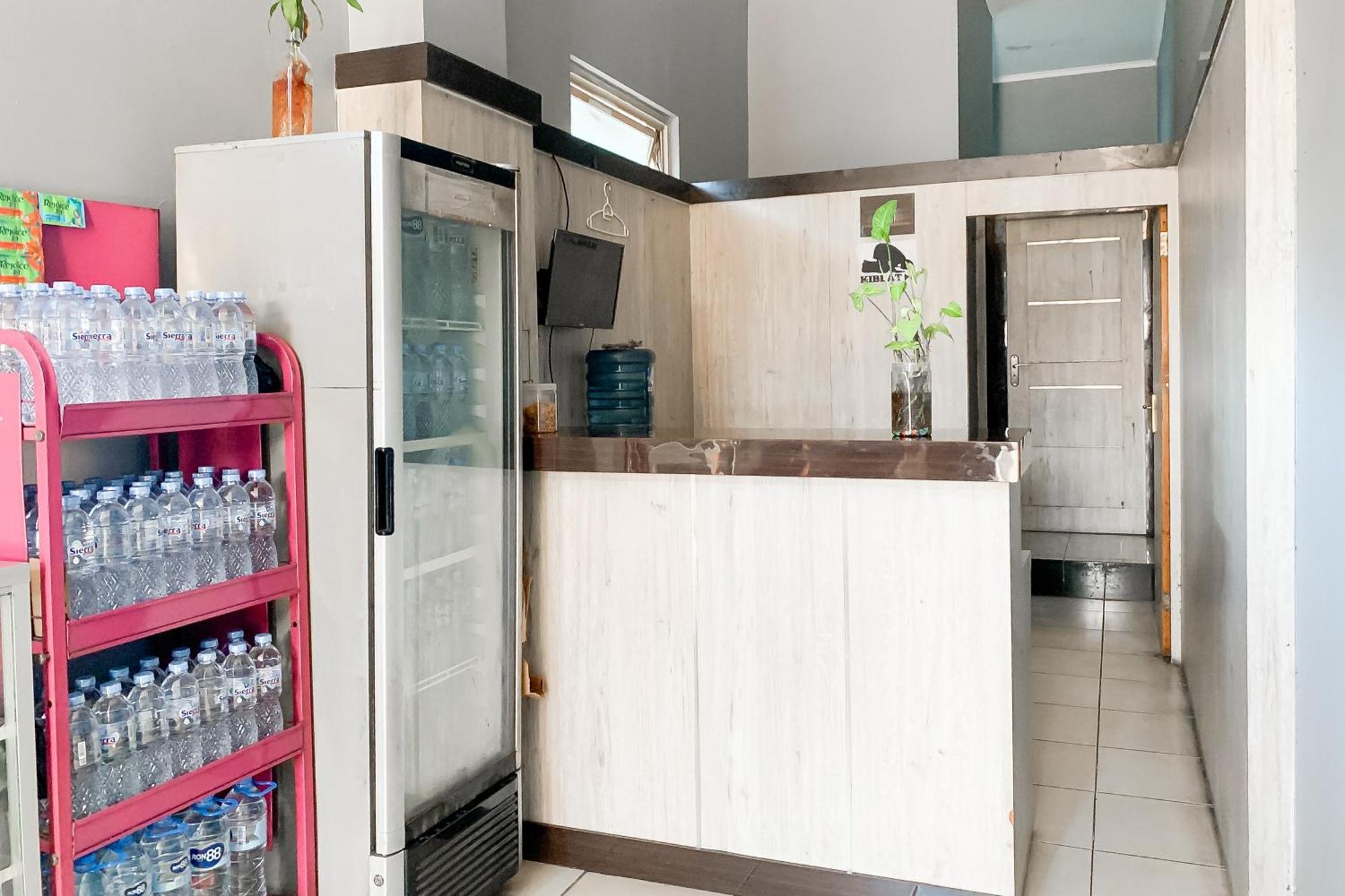 Karins Guesthouse Syariah Redpartner Бандунг Экстерьер фото